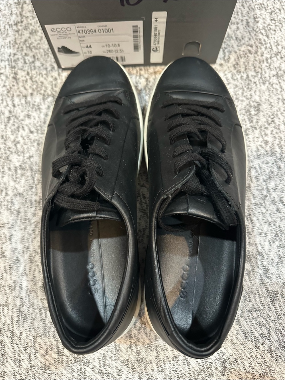 Ecco Men’s Black Leather Sneakers with White Sole Sz 44/ Mens 10-10.5 EUC